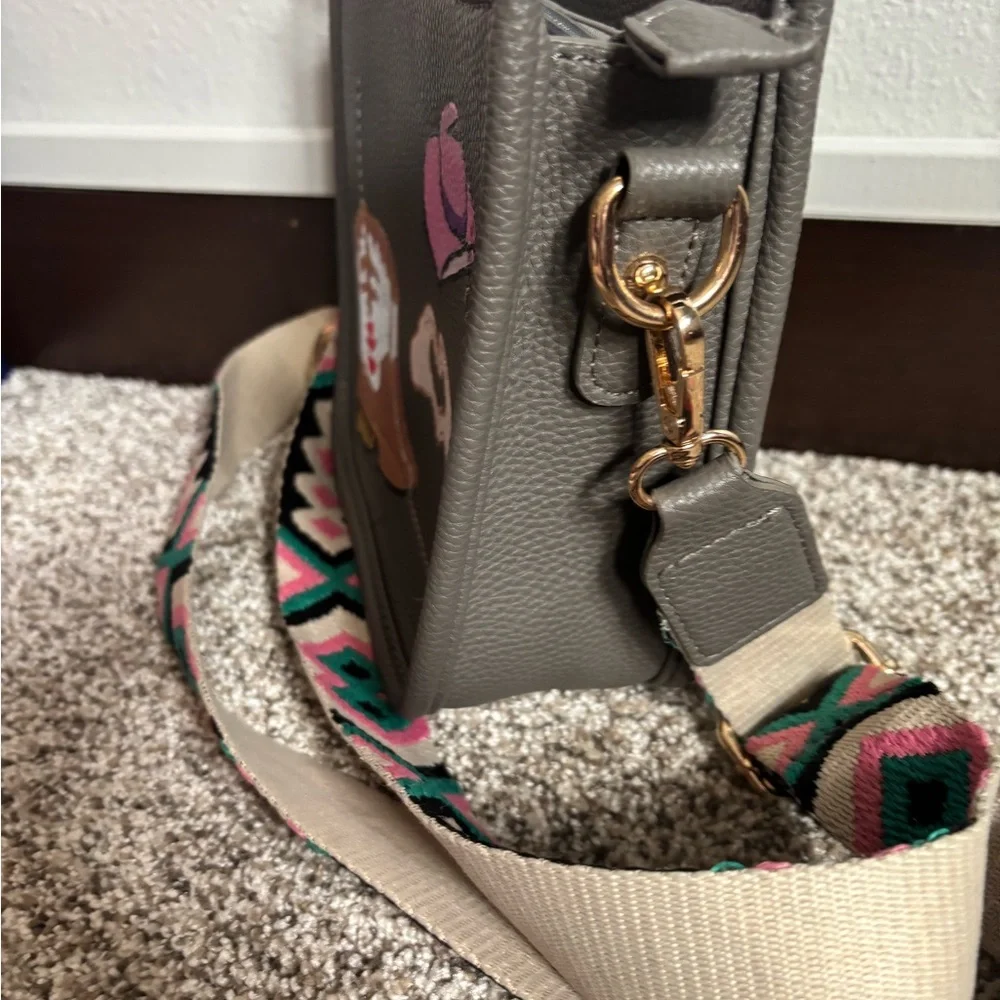 Hand painted one of a kind coastal cowgirl Montana west bag. - Picture 6 of 7